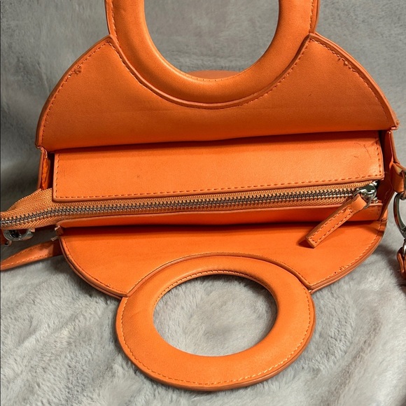 Madden Girl Orange Round Handbag With Adjustable Removable Crossbody Strap - Picture 3 of 5